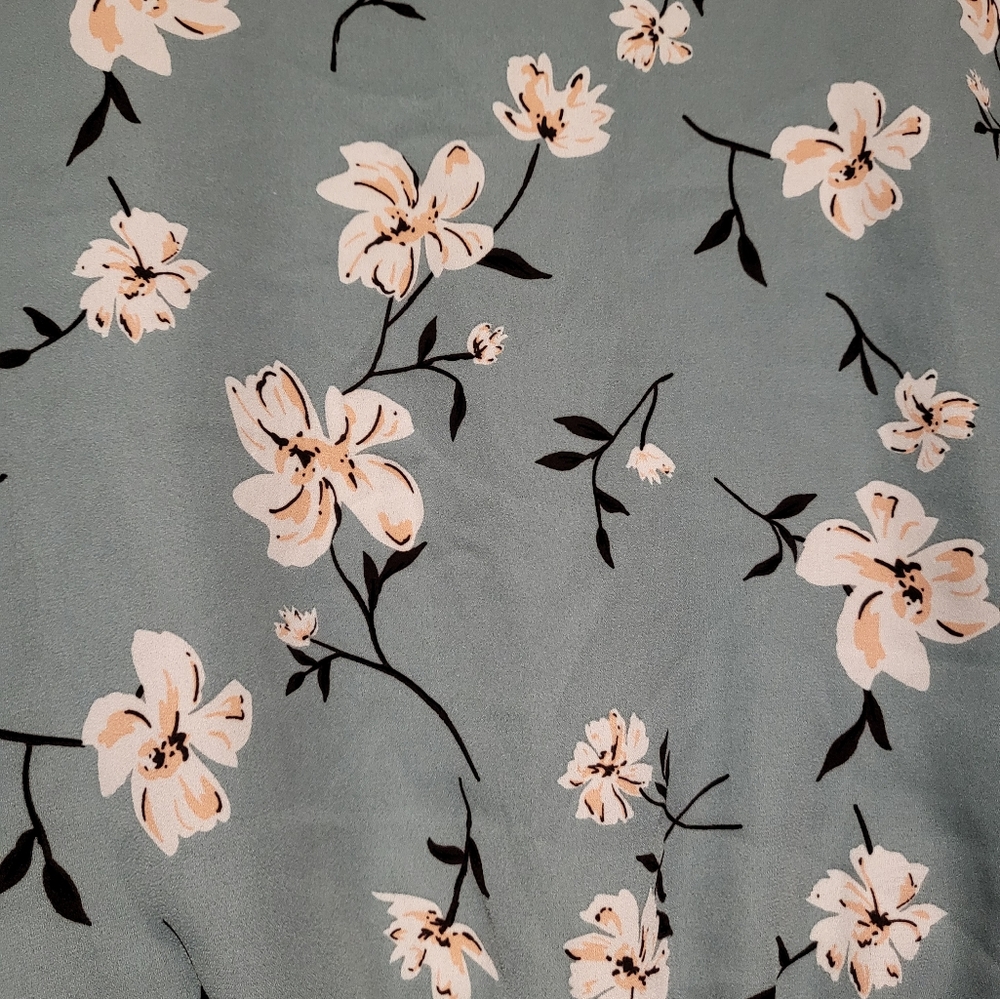 Green & White Floral Dress - Picture 5 of 5